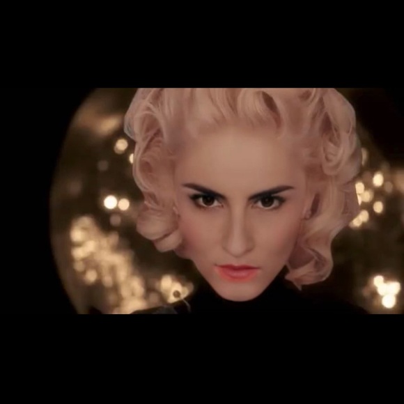 Meet your Posher, Jessica - Picture 6 of 7